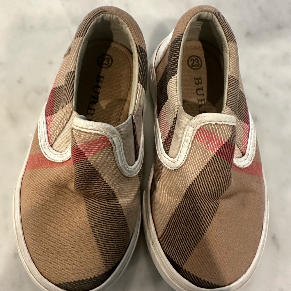 Burberry baby shoes sneakers size 23 or 7